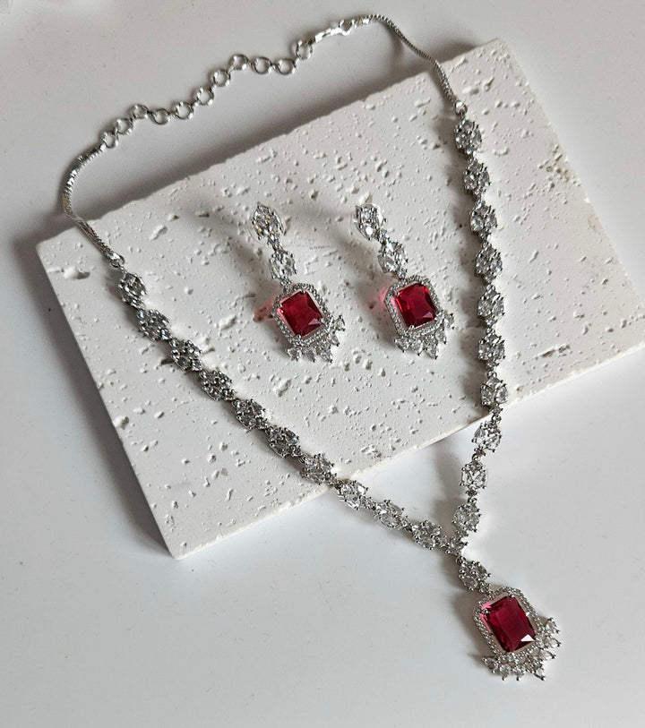 Arveen Necklace Set