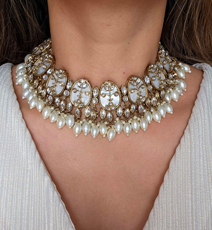Neha Necklace Set
