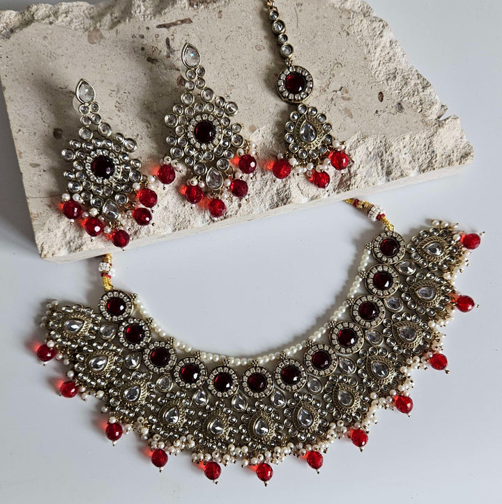 Aparna Necklace Set