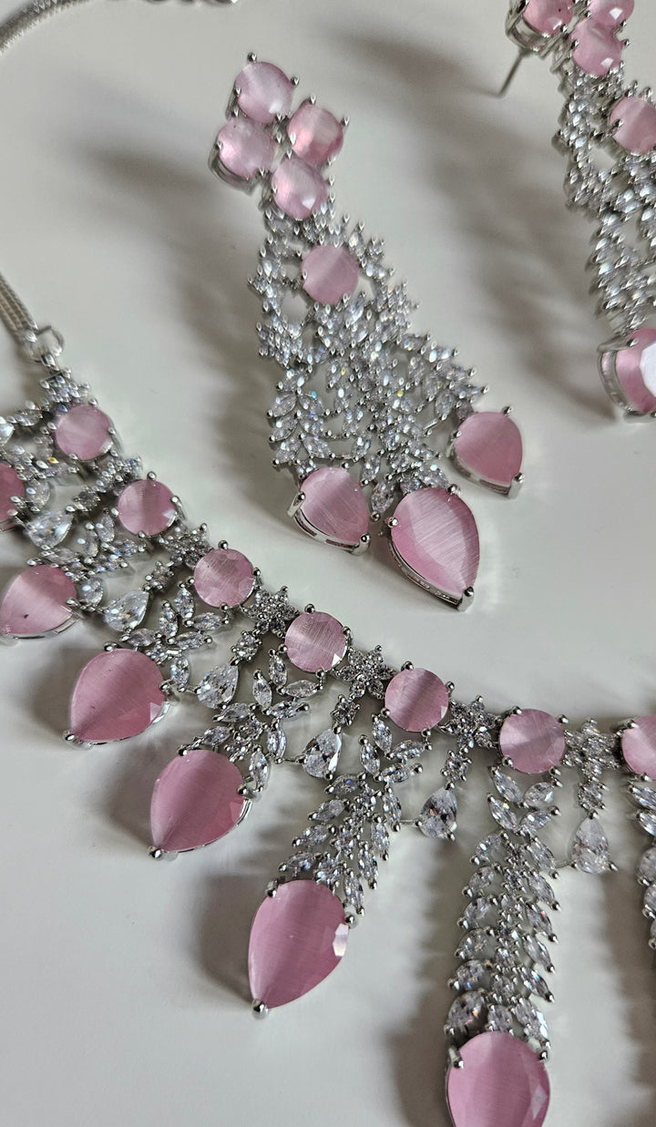 DEWI Necklace Set