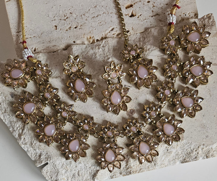 VRISHTI Necklace Set