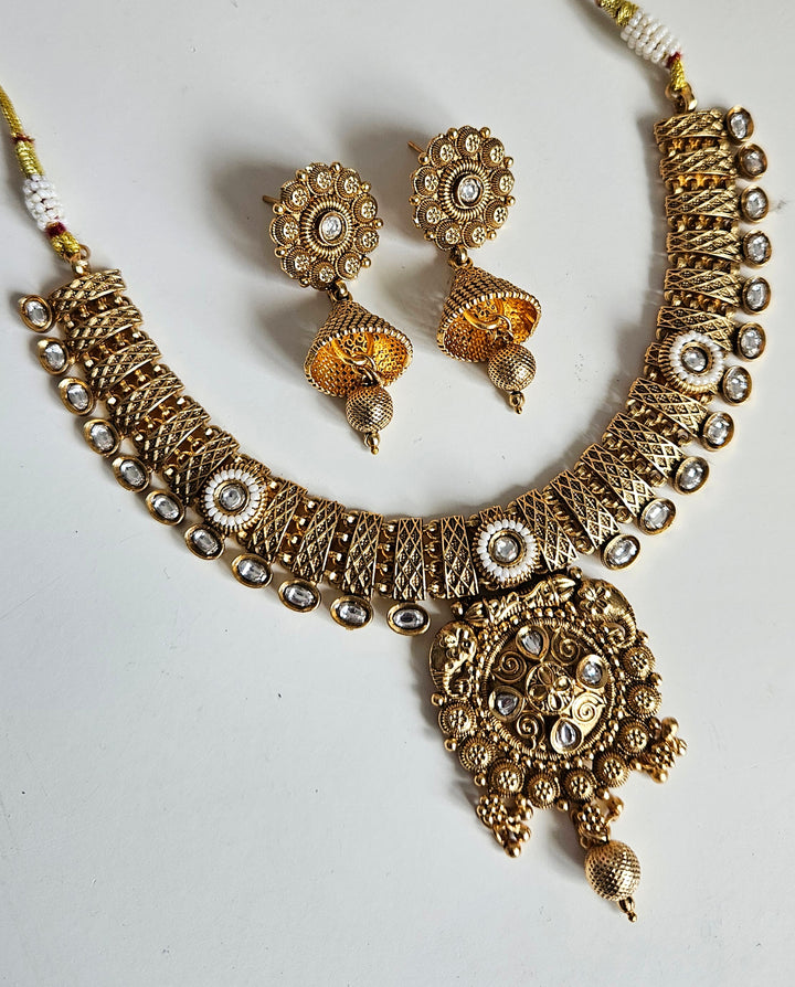 AREEBA Necklace Set