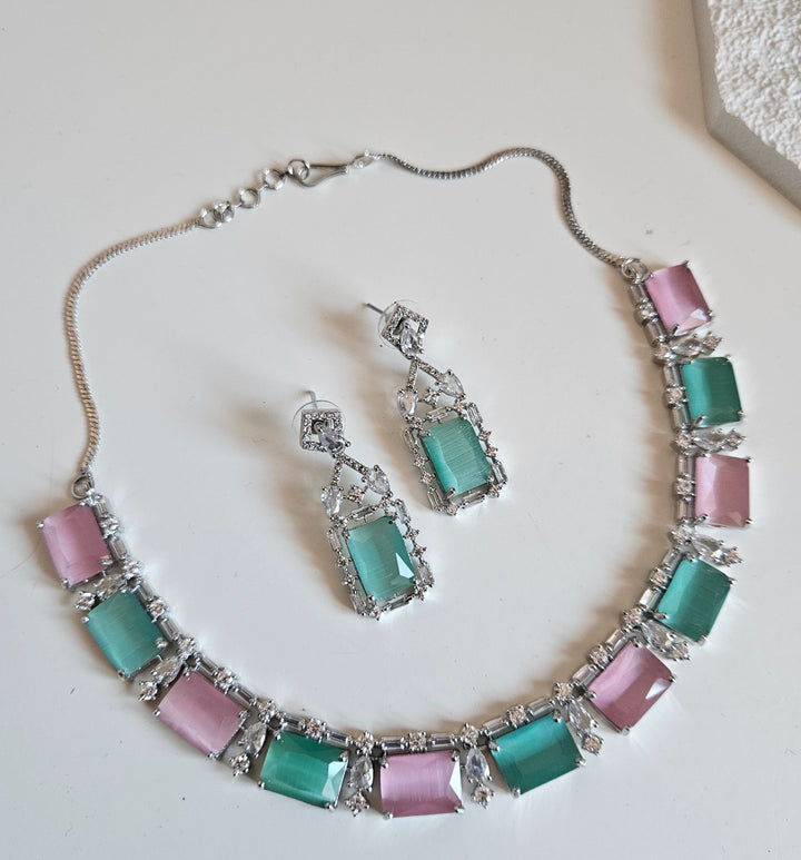 SUNNA Necklace Set