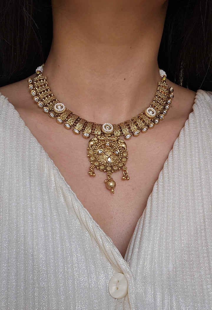 AREEBA Necklace Set
