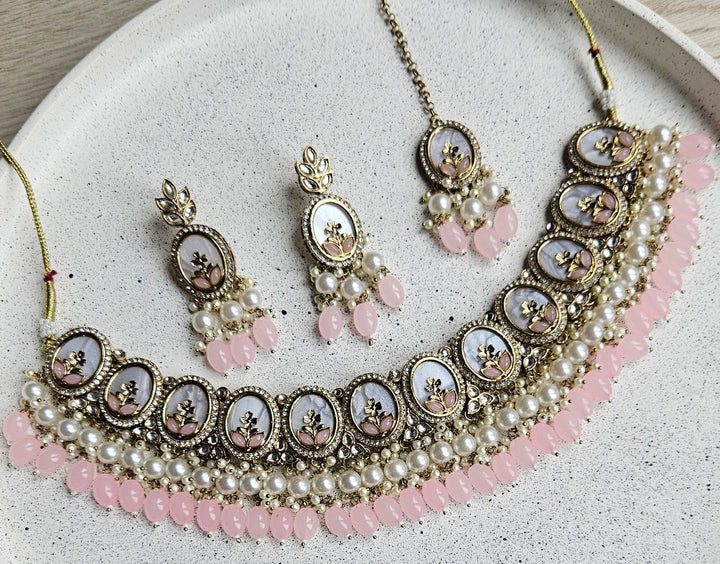 Neha Necklace Set