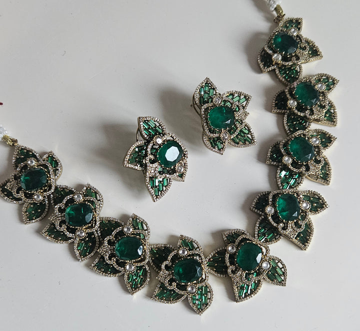 KONICA Necklace Set