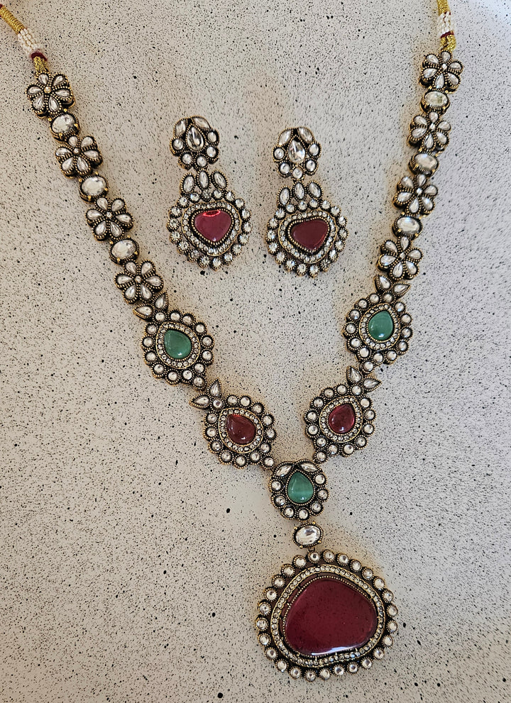 VENZULA Necklace Set