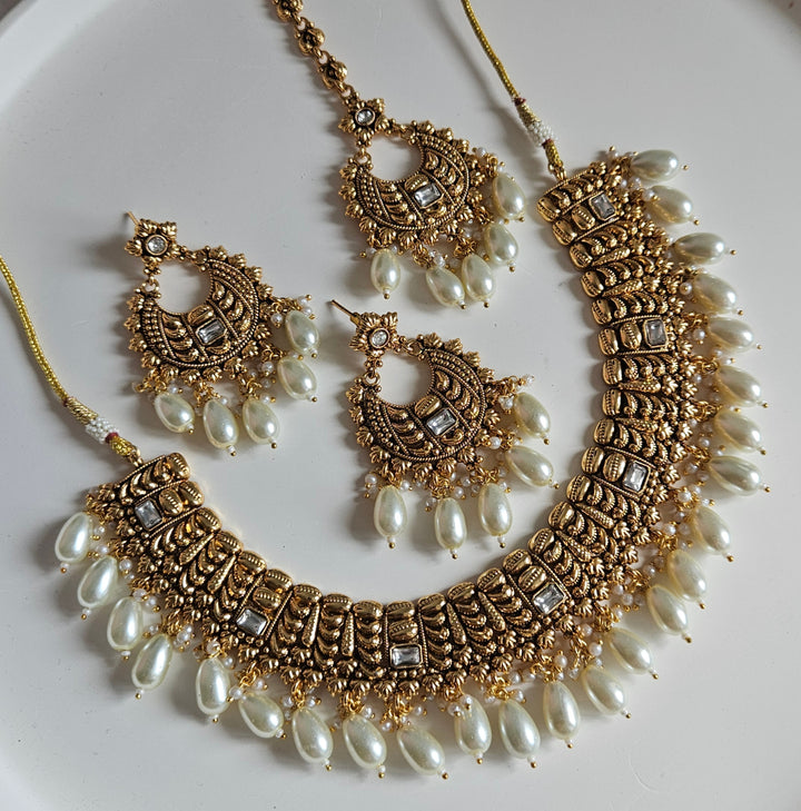 NAVTEJ Necklace Set