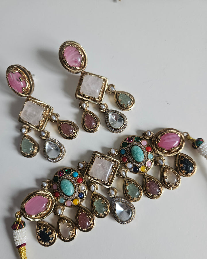 MANROOP A29 Choker Set