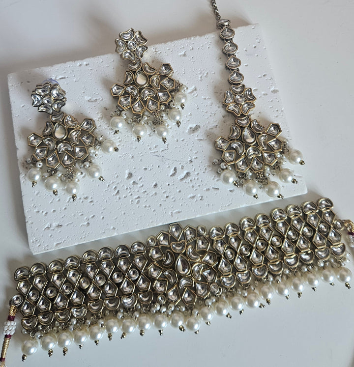 Iram D113 Choker Set