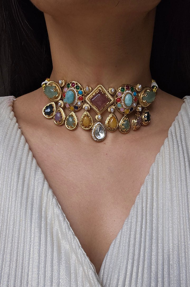 MANROOP A29 Choker Set