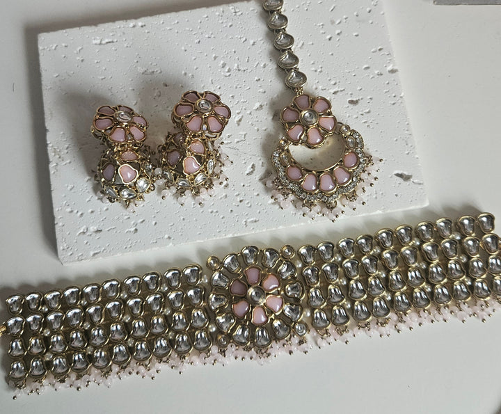 Iram D242 Choker Set