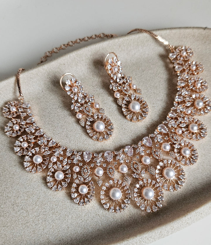 VANEESA Necklace Set