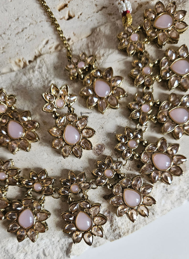 VRISHTI Necklace Set