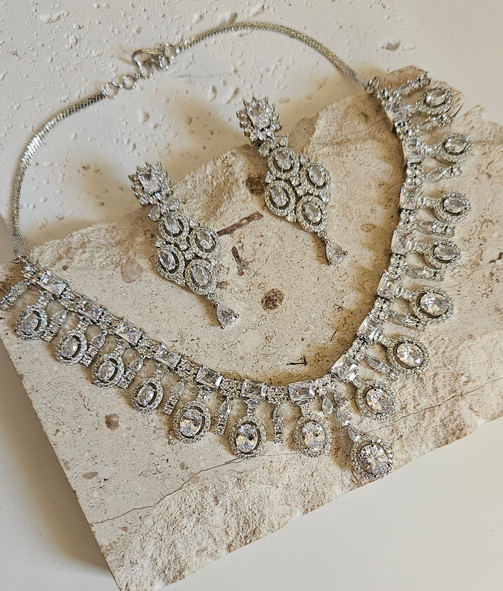 LIVJOT Necklace Set